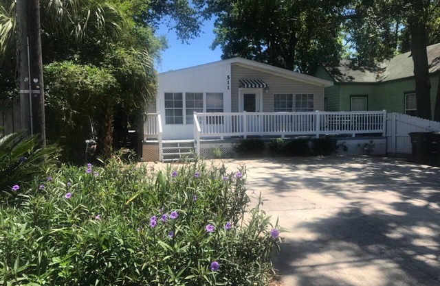 Ice hockey & Baseball fans we have a place for you!