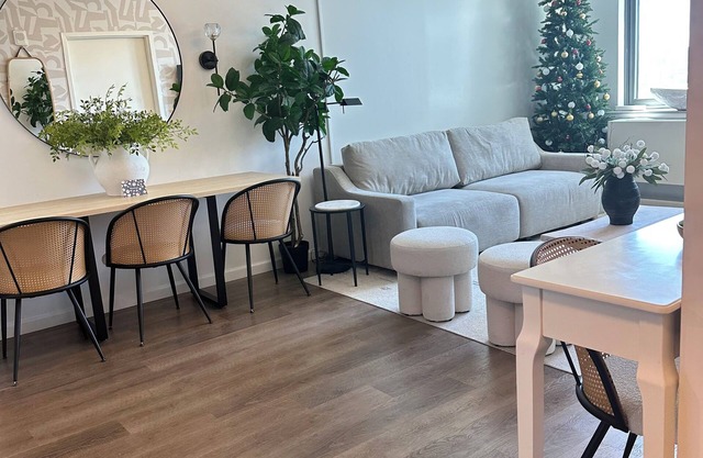 Iconic Views, Ideal Location: Your Perfect NYC Apartment for 6 people