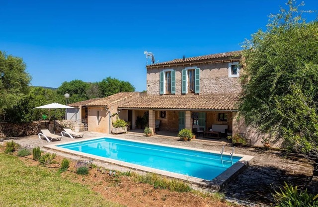 Ideal families Cottage, WIFI, private pool, few kilometers from the beach