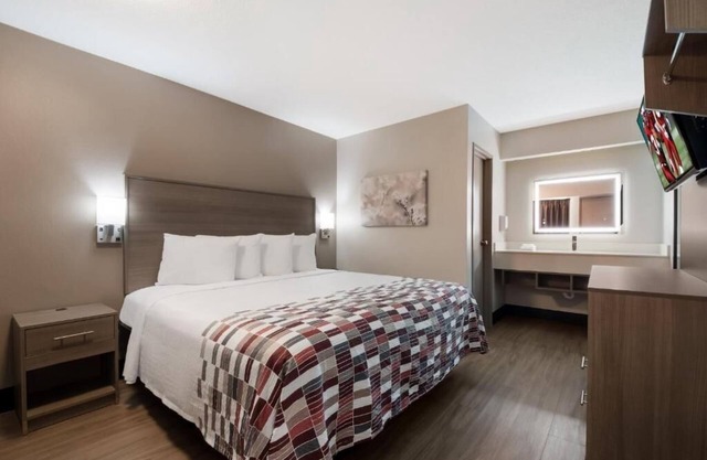 Ideal for Family Stay | Two Affordable Rooms Near Airport & Pets Are Allowed