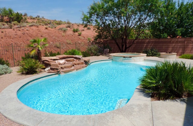 Ideal Pool Home/Spa In Red Desert Near Zion, Bike Trails, Parks, & Golf