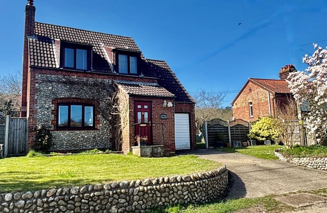 Idylic location a 10 minute stroll from East Runton's beautiful sandy beach