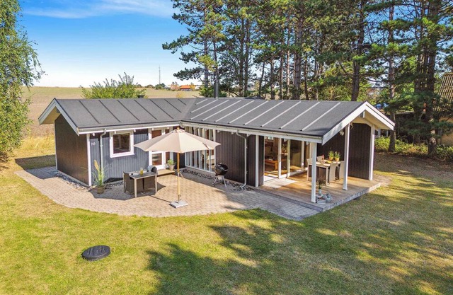 Idyllic family summer house 75 meters from coast