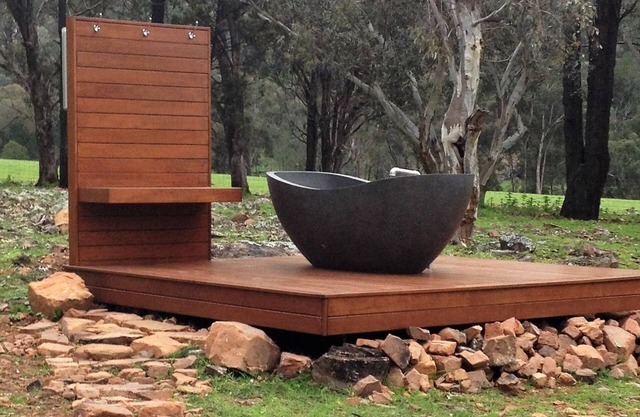 Idyllic Farm Cottage with Outdoor Bath Under the Stars