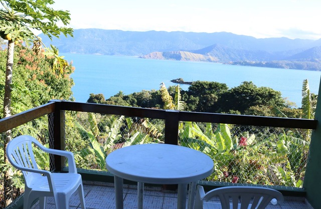 Ilhabela house with beautiful sea view, 200 meters from the sand