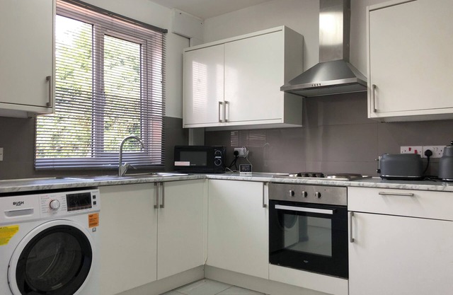 Immaculate 3-Bed House in Nottingham