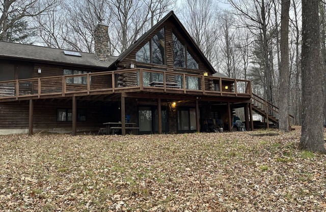 Immaculate Wooded Retreat on the ¼ Mile Pristine Menominee River