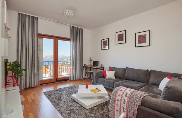 Immerse yourself in Apartment Micika’s sun-kissed charm!