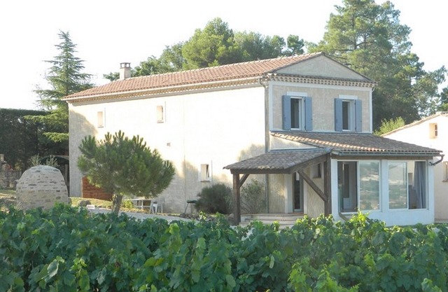In Provence, in the middle of the vineyards! facing Mont Ventoux