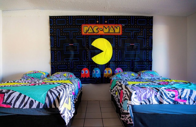 In the best area. Comfortable and original apartment with 80s theme