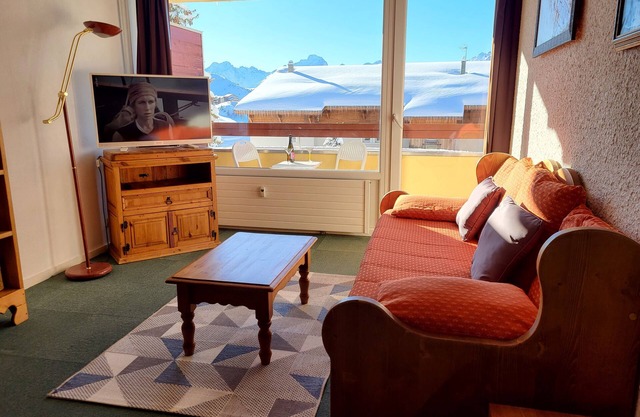 In the heart of Alpe d'Huez, your 4-person apartment, 44 m2, south-facing