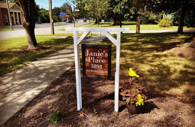 In the Village Of Powhatan- walking distance to owners restaurant