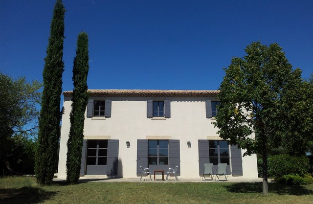 In Uzès, Bastide with high-end services, 2 minutes from the center, salt pool