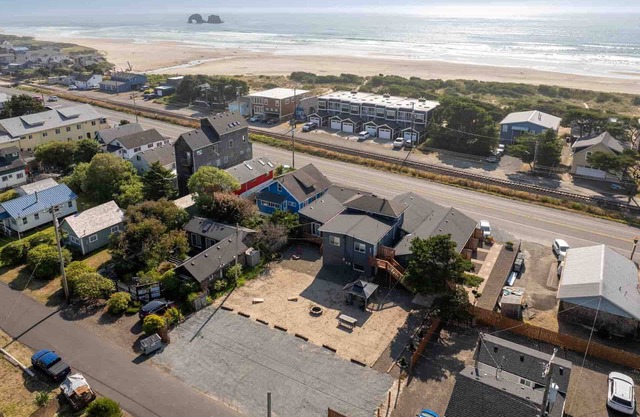 Incredible Central Rockaway Location, *Pet Friendly*, Patio, Walk to Beach and Downtown, Unit 7
