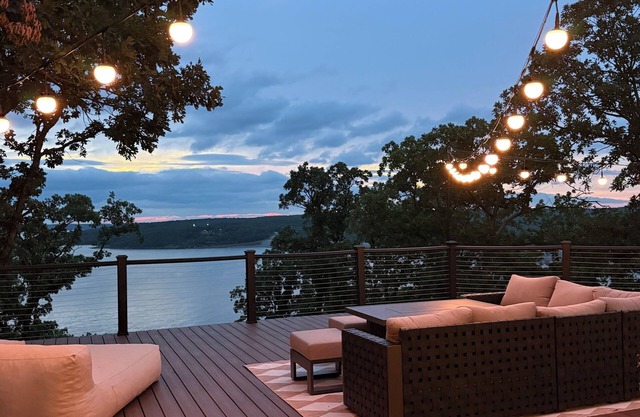 INCREDIBLE Lakehouse on Skiatook Lake! 4 bed/4 bath- HUGE deck overlooking lake!