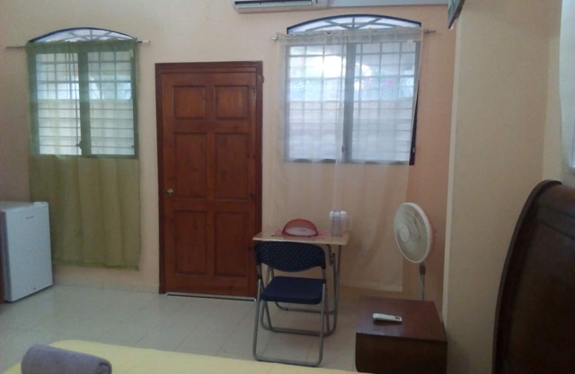 Independent Mstr Bdr: Wifi, TV, AC, Microwave, 24h elec, Fridge, Security agents