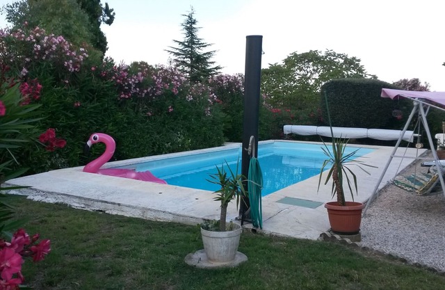 Independent studio.Ground floor villa/Côte d'Azur Entrance, pool,parking private