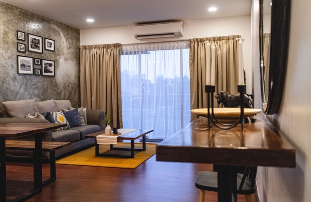 Industrial Style Apartment for 5