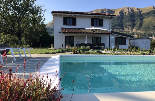 Infinity pool, 360 views, 3 bedrooms, 3 bathrooms in Lucca, Pisa, Florence area