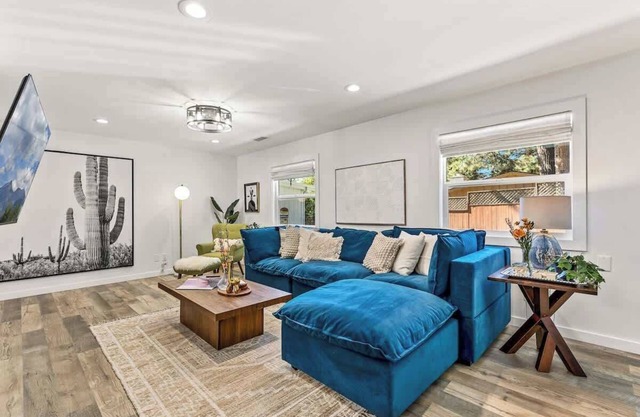 Int Designed | Single Level | Hottub | 5min to DT