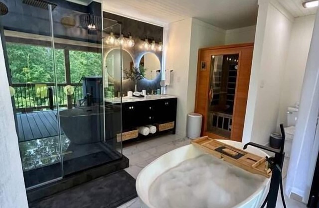 Inverness Cabin - romantic, luxury, hot tub, sauna