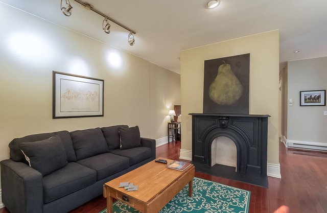 Inviting Downtown Guest Suite