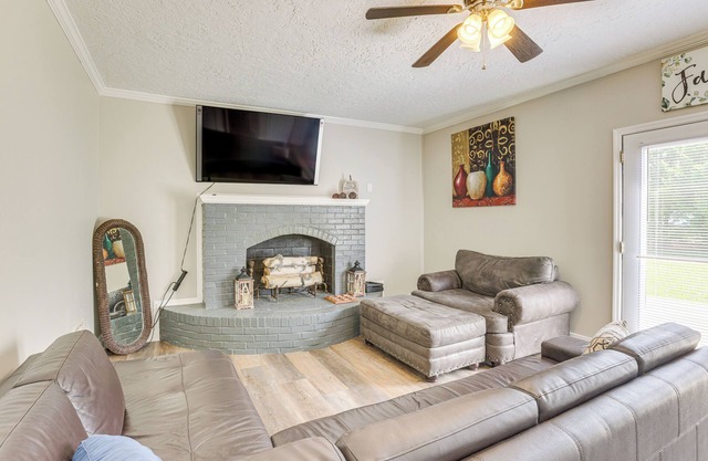 Inviting Jacksonville Home < Half Mi to University