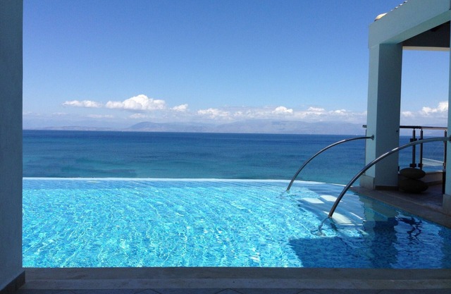 Ionian Pearl villa in Corfu. Private pool - Jacuzzi - Sauna - Cinema, 4 bedrooms