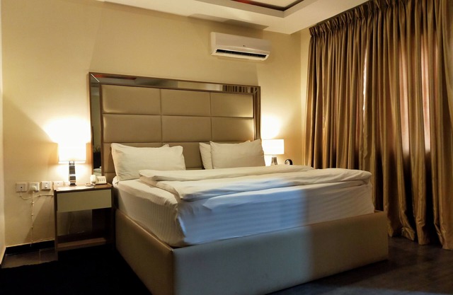Iris Hotel