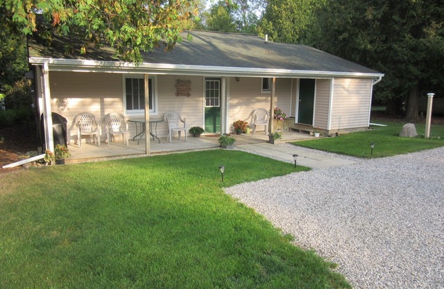 IRONTON COTTAGE - Two Bedroom Home - Great Location