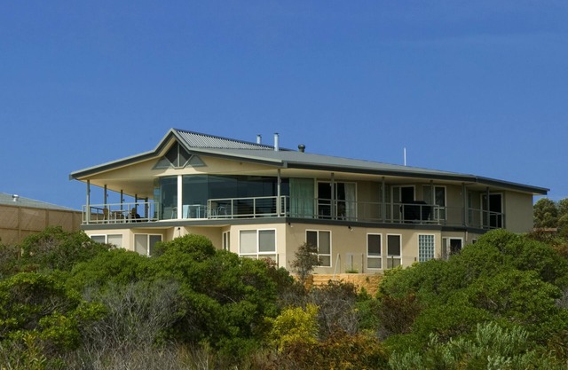 ISLAND BEACH LODGE BEACH FRONT OCEAN VIEWS