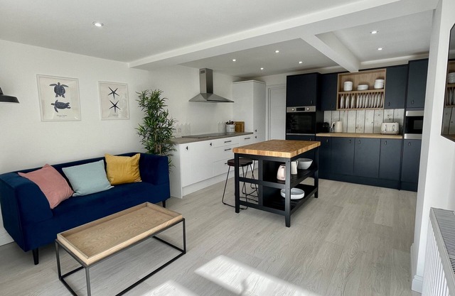 Island House is a spacious 4 bedroom detached house
