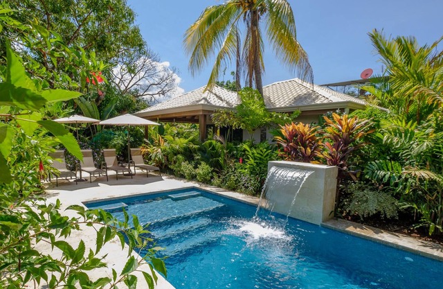 J5 Luxury 1 BDRM Villa Incredible Garden & Walking Distance