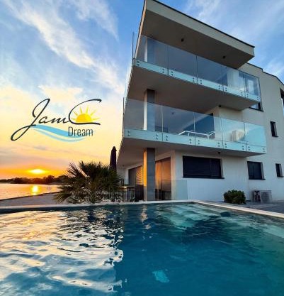 JamC Dream direkt am Meer mit beheiztem Pool