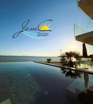 JamC Dream Familientraum direkt am Meer mit beheiztem Pool