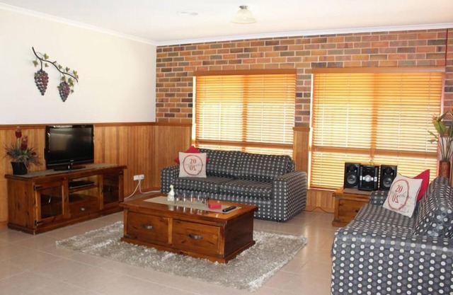 Jana Manor 3 Townhouse Swan Hill