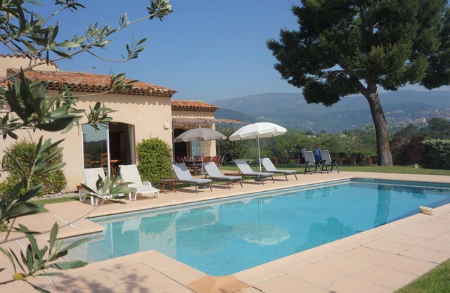 JDV Holidays Villa Oliviers - with large heated pool, in quiet spot near Grasse
