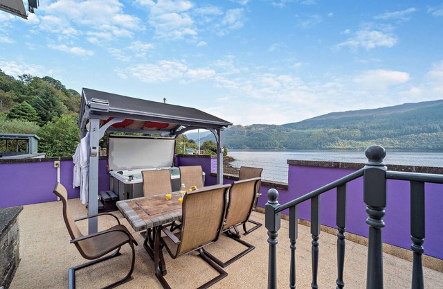 Jenny's Bay - Four Bedroom House, Sleeps 8