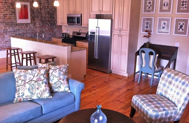 "Josephine" Historic Arts District Condo, Walk to Smoothie King, Superdome & Mor