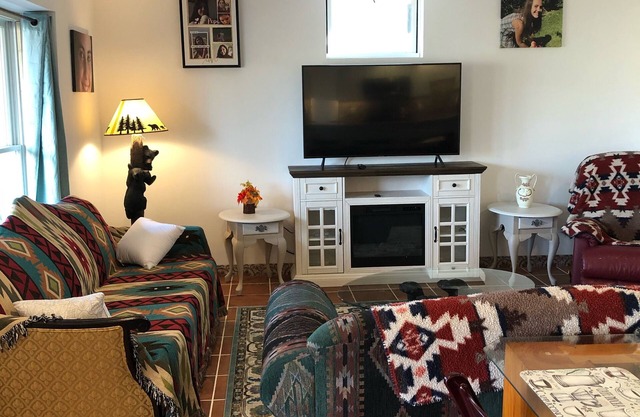 Josephine's Apartment at Packer Hill Avenue-DOWNTOWN Jim Thorpe