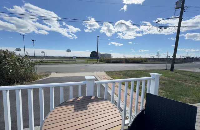 Joyful Beach House, viewing The Great South Bay