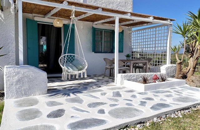 Juan Unique Cycladic Beachfront Cottage - Private garden