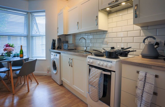 K Suites - 2 BR Apt - 3 min walk from beach