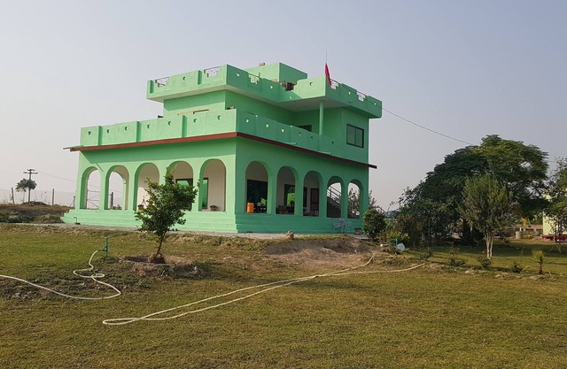 Kallar kahar Country Club Farm house. Lake view from comfort of your house. 3km.