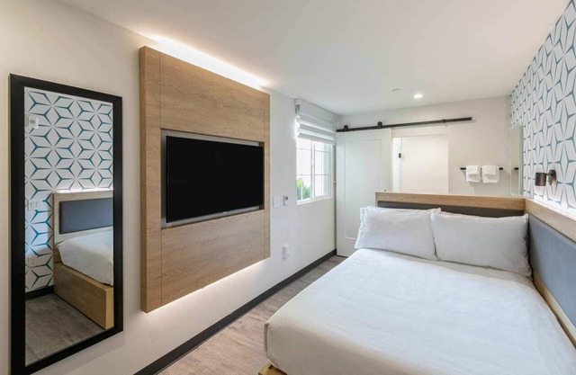 Kasa The Niche | Cozy Micro-pod with Full Bed