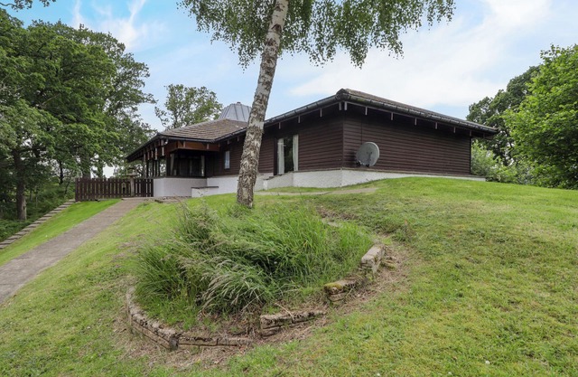 KATCHANA, pet friendly, with hot tub in Kincraig