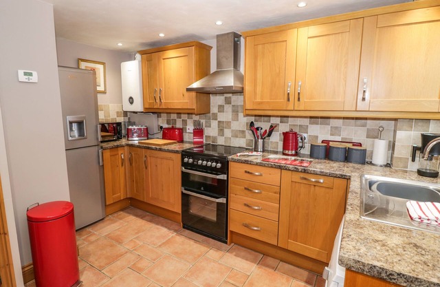 KEEPERS COTTAGE, family friendly, with a garden in Leintwardine