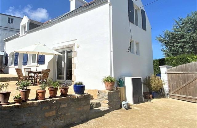 Kersaint-Landunvez, lovely house 300 meters from the water.