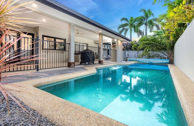 Kewarra Beach King Bed 4BR House; Pool, BBQ, Dog Friendly