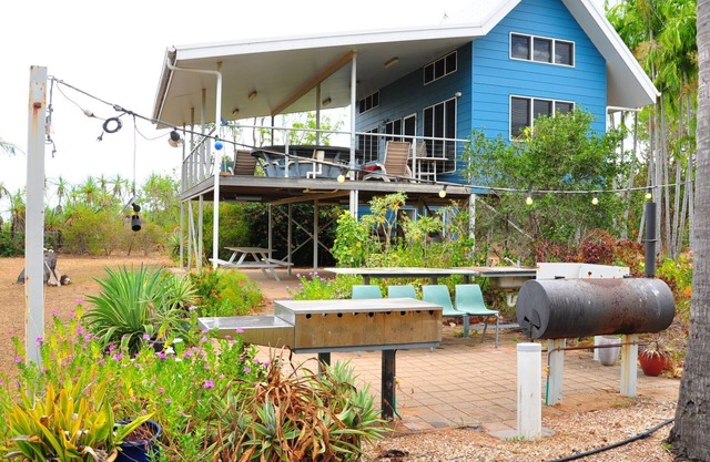 Kibara Beach House-great getaway, spa on front deck overlooking the water